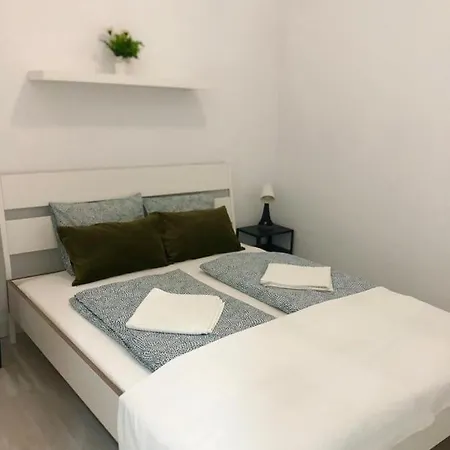 Hills - 2 Bedroom With Ocean Views And Air-condition A Apartment